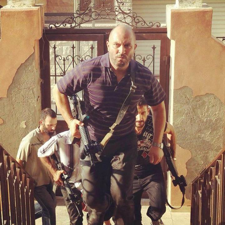 lior-raz-star-of-fauda-netflix-stairs-snapmunk