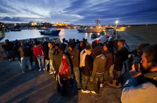 Lampedusa, sbarco immigrati clandestini dalla Tunisia.